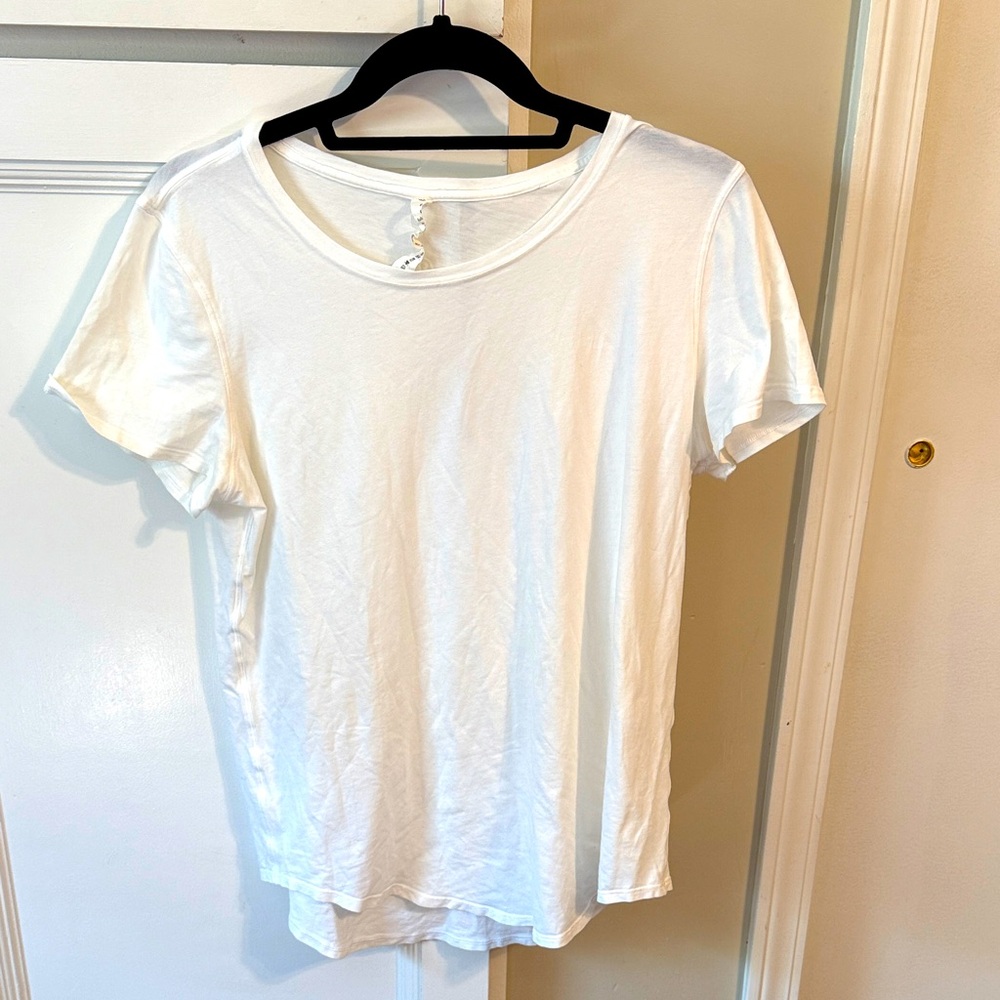 Lululemon Athletica White Short Sleeve Tee
